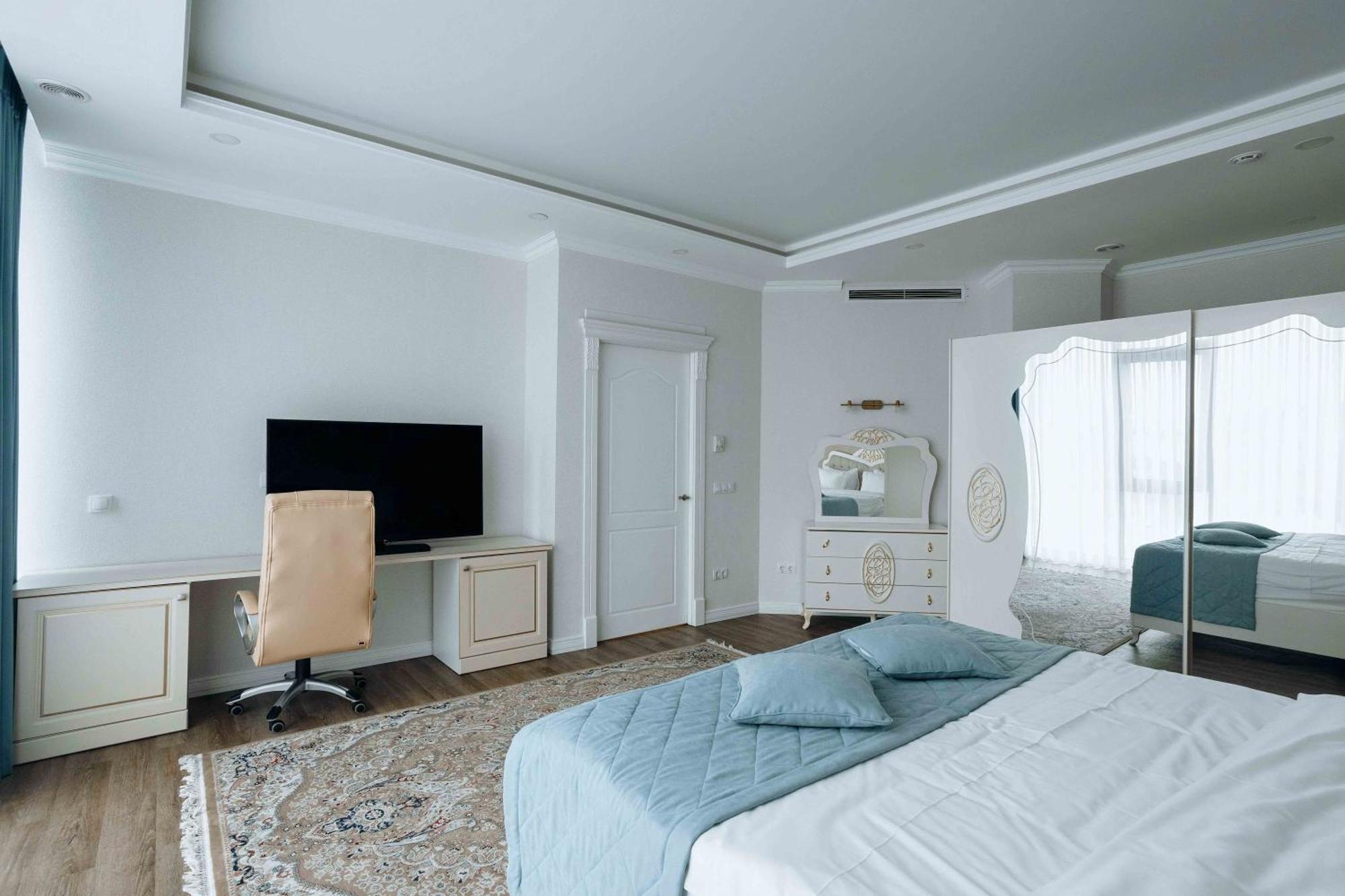 Hotel Ramada By Wyndham Shymkent Esterno foto