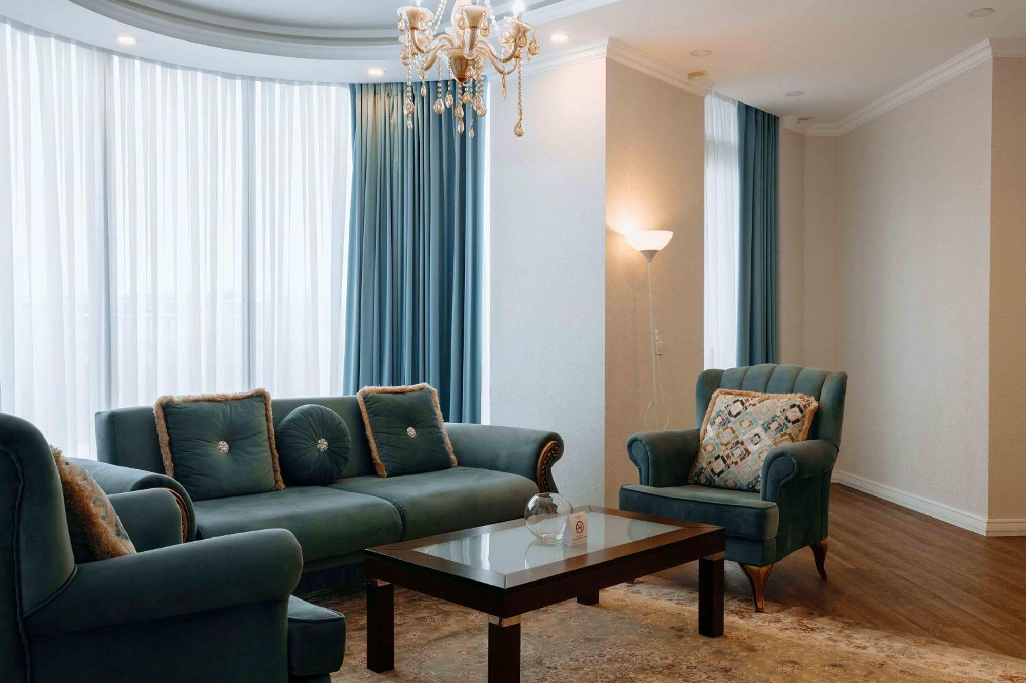 Hotel Ramada By Wyndham Shymkent Esterno foto