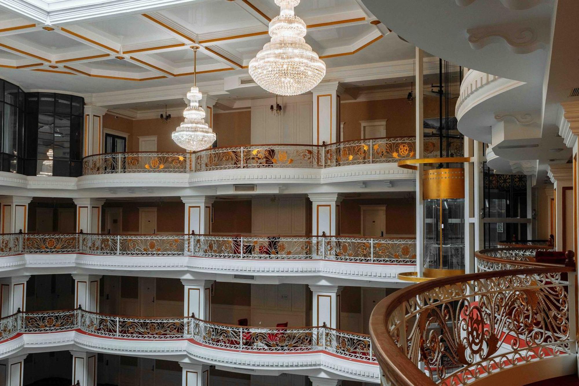 Hotel Ramada By Wyndham Shymkent Esterno foto