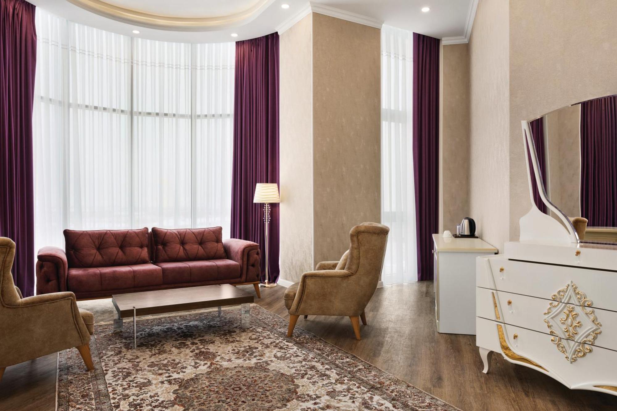 Hotel Ramada By Wyndham Shymkent Esterno foto