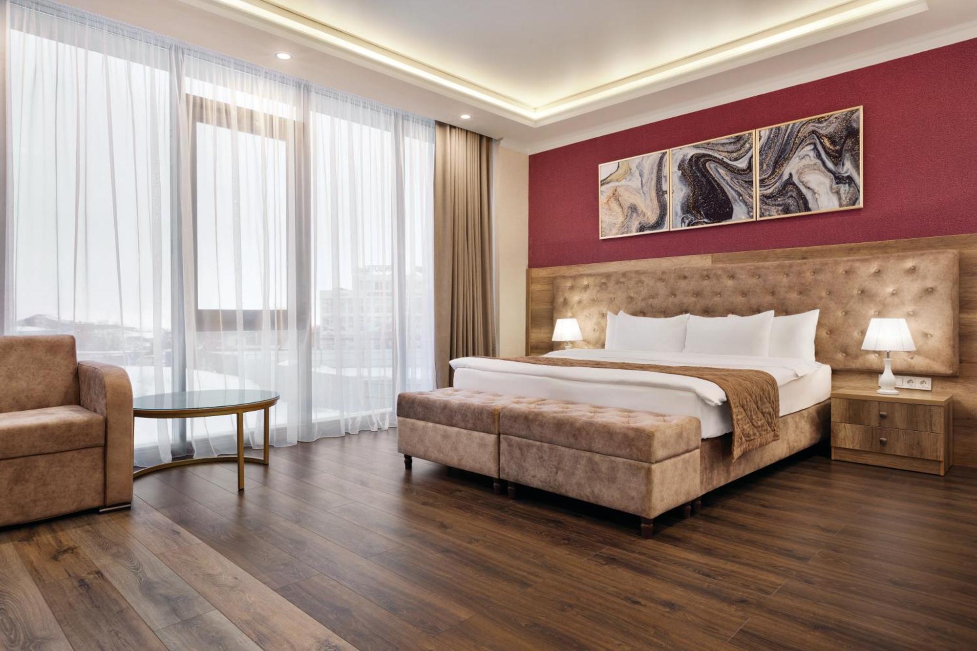Hotel Ramada By Wyndham Shymkent Esterno foto