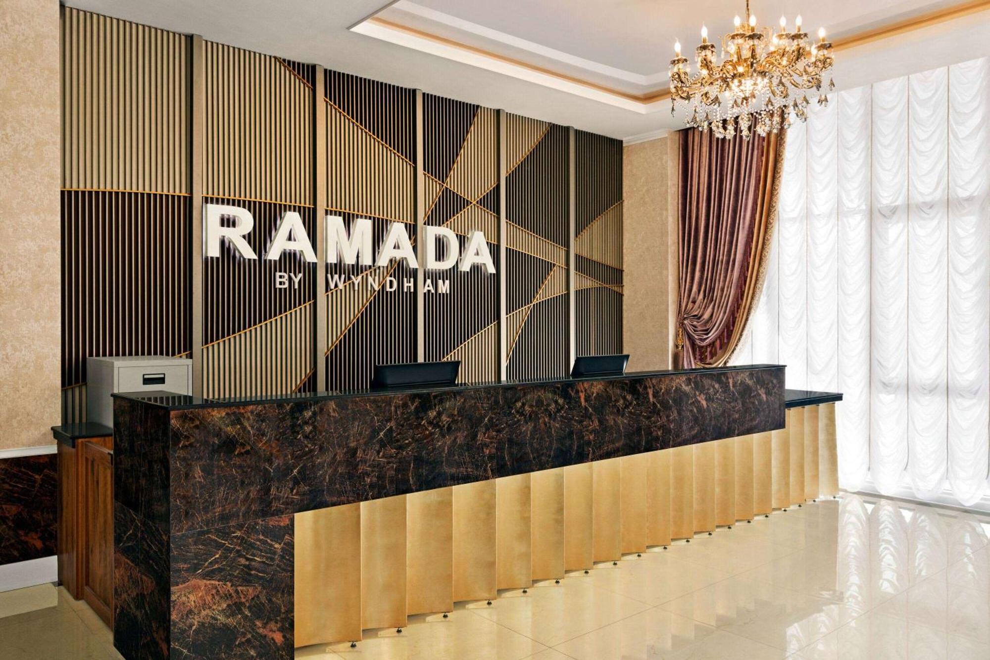 Hotel Ramada By Wyndham Shymkent Esterno foto