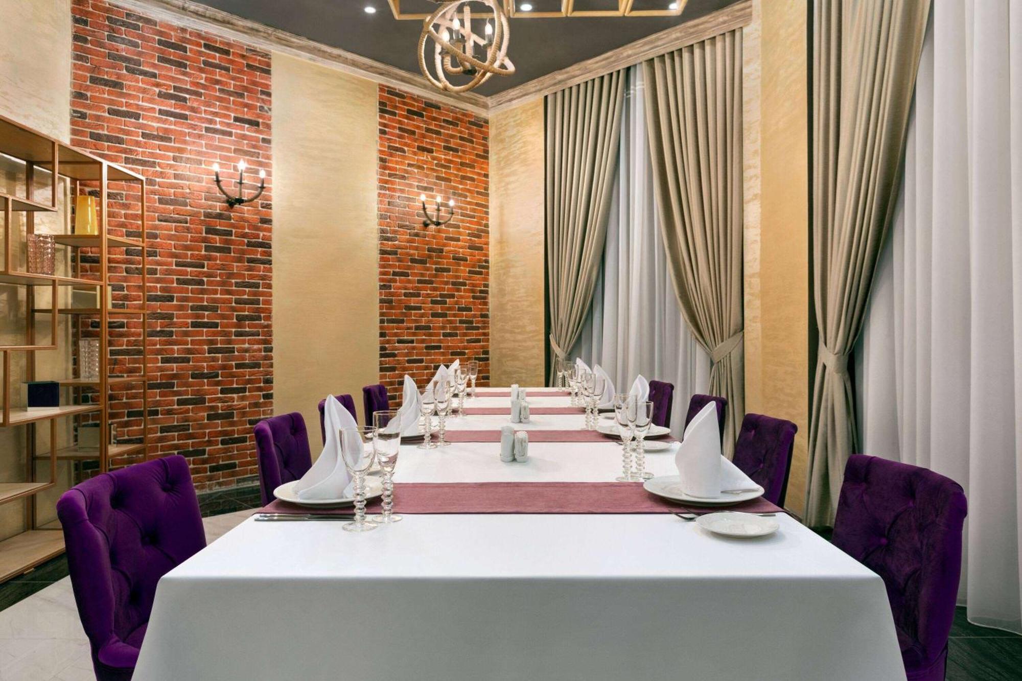 Hotel Ramada By Wyndham Shymkent Esterno foto