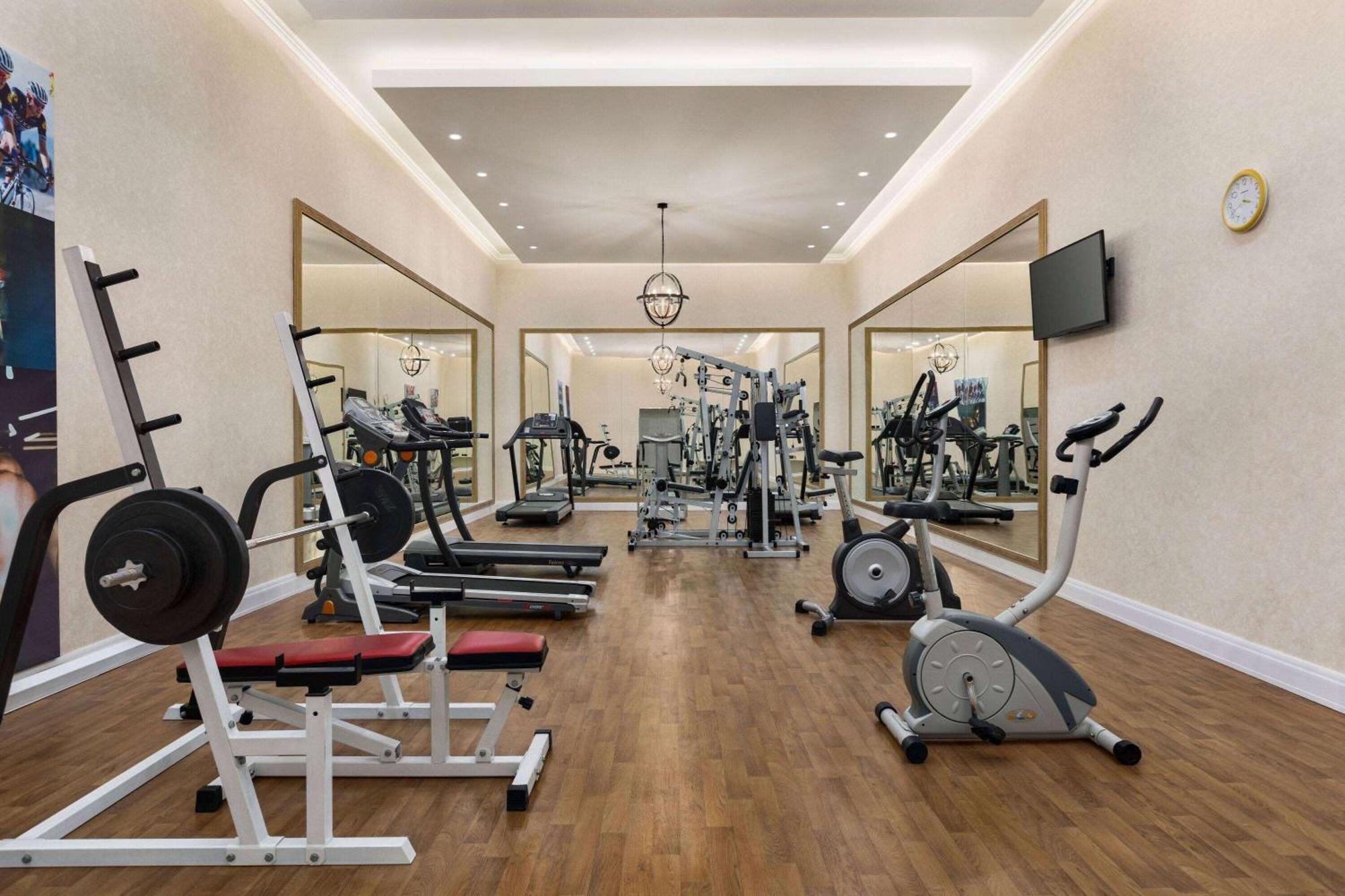 Hotel Ramada By Wyndham Shymkent Esterno foto