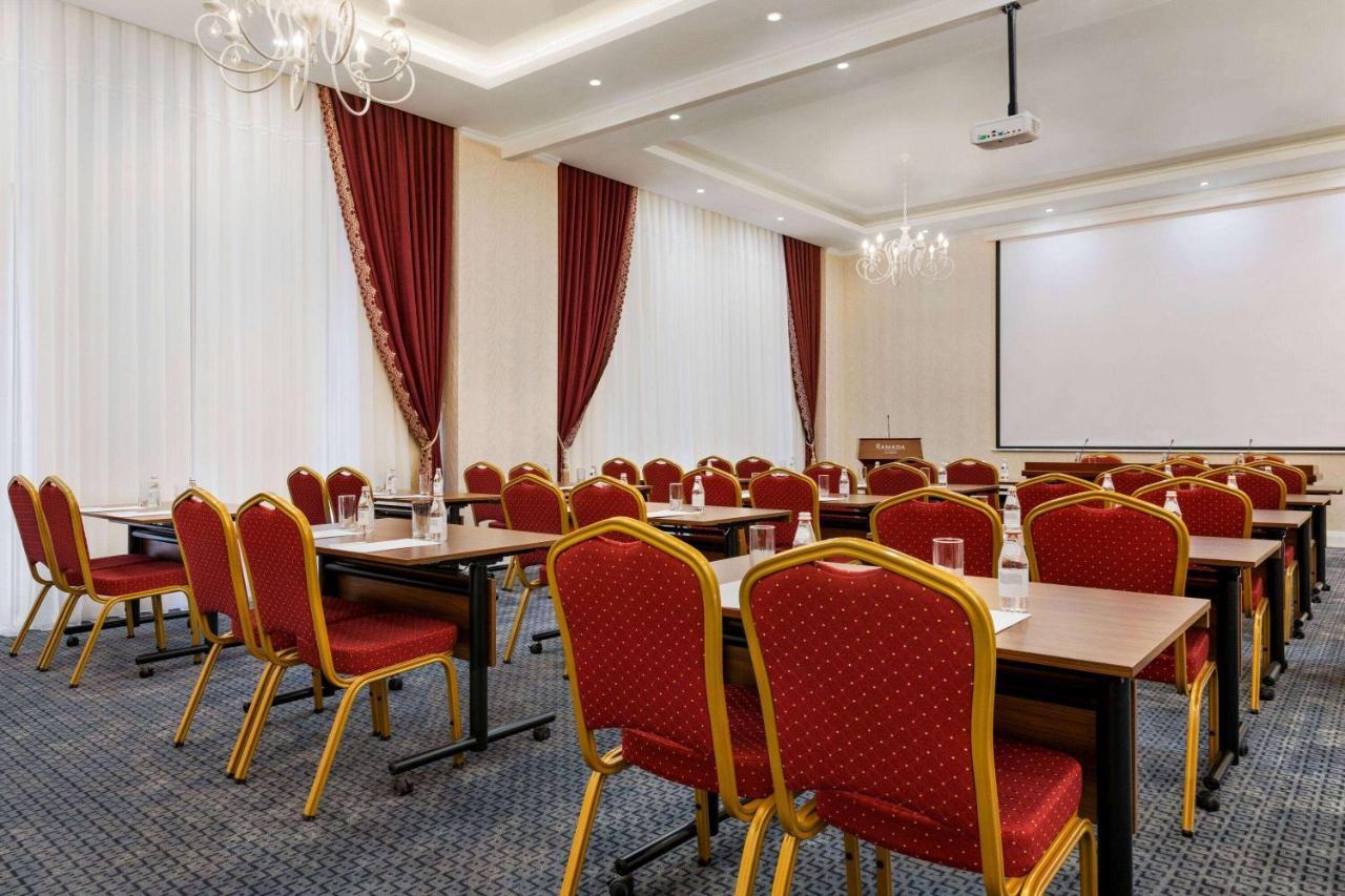 Hotel Ramada By Wyndham Shymkent Esterno foto